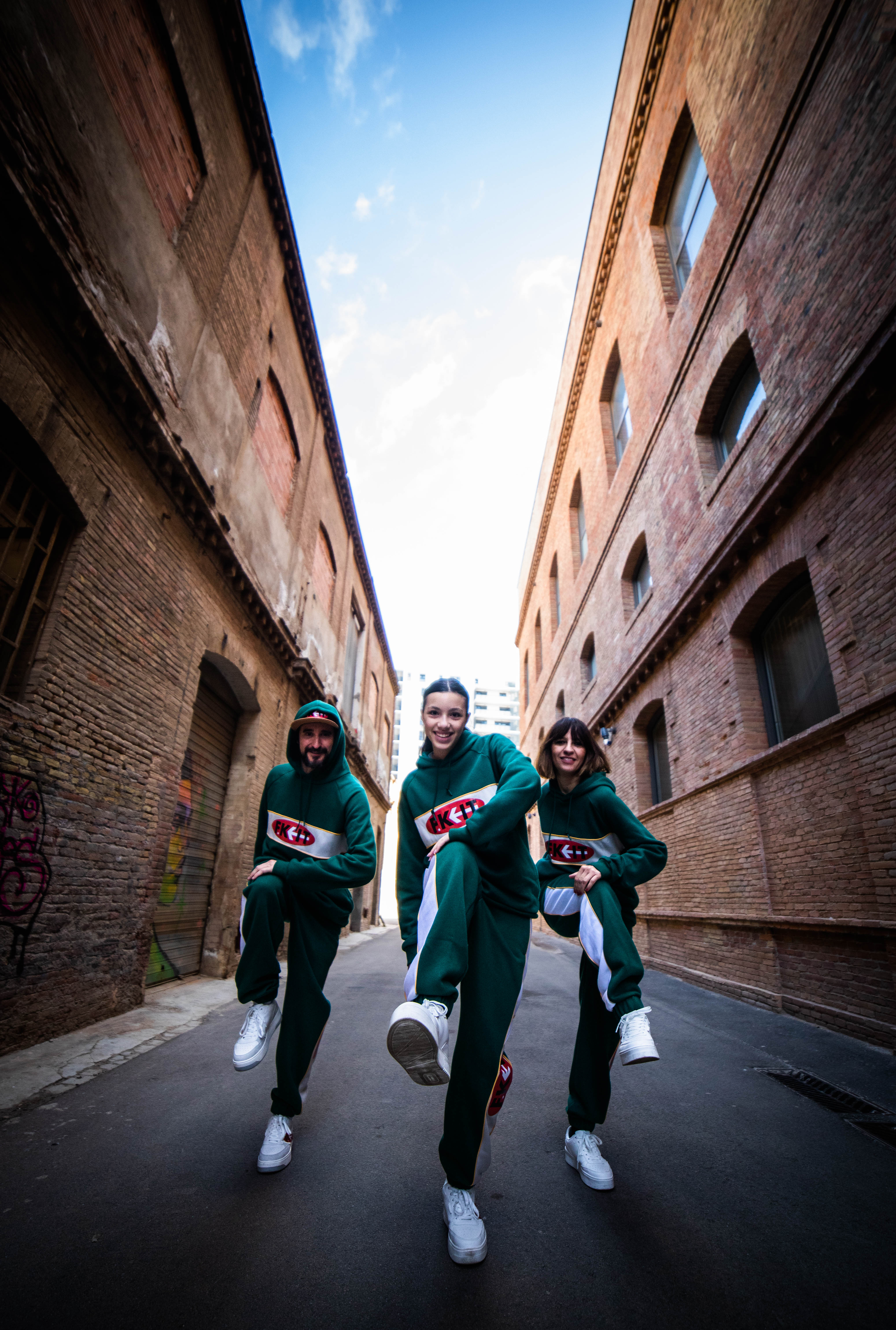 FAKE IT / Família - promo 4