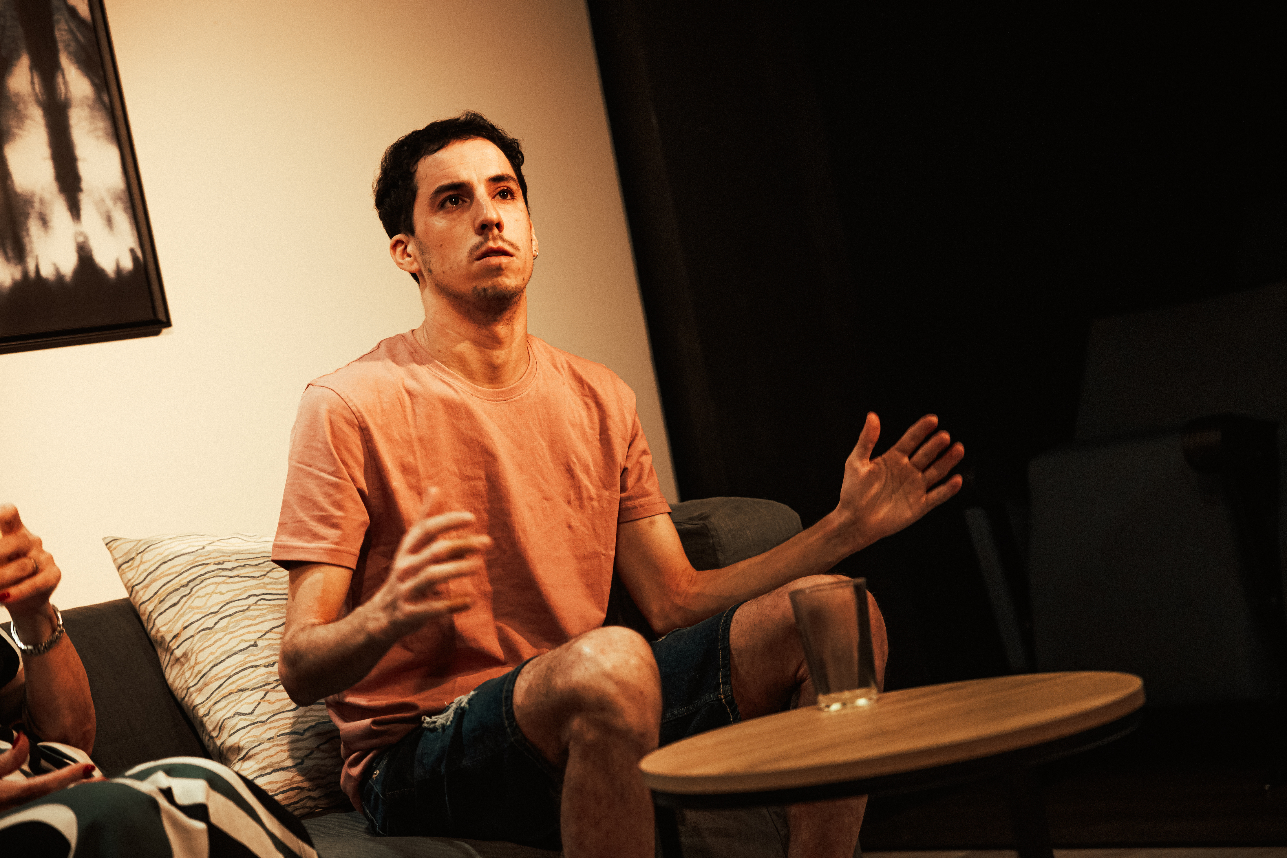 obra silvia, jorge al sofà